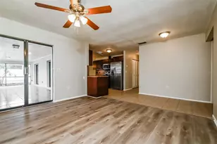 8419 Brandeis Cir E, Sarasota, FL 34243 - Photo 2