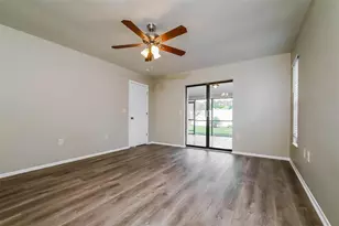 8419 Brandeis Cir E, Sarasota, FL 34243 - Photo 10