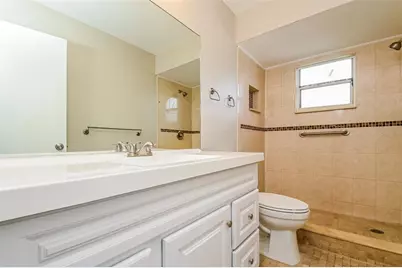 8419 Brandeis Circle E, Sarasota, FL 34243 - Photo 12