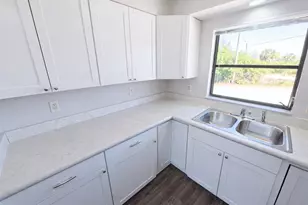 3211 Riverside Dr, Punta Gorda, FL 33950 - Photo 32