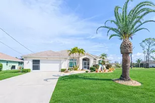 35 Sportsman Ct, Rotonda West, FL 33947 - Photo 4
