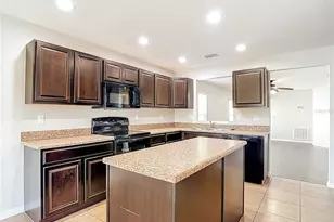 13221 Waterford Castle Dr, Dade City, FL 33525 - Photo 22