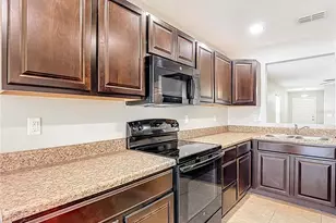 13221 Waterford Castle Dr, Dade City, FL 33525 - Photo 20