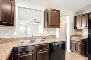 13221 Waterford Castle Dr, Dade City, FL 33525 - Photo 18