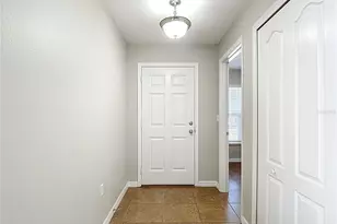 13221 Waterford Castle Dr, Dade City, FL 33525 - Photo 8