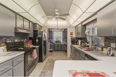 643 Blue Lane NW, Port Charlotte, FL 33952 - Photo 10