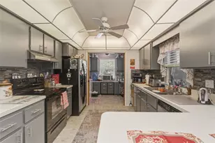 643 Blue Ln NW, Port Charlotte, FL 33952 - Photo 10