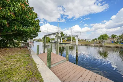 731 Palmetto Drive NE, Port Charlotte, FL 33952 - Photo 18
