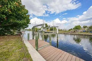 731 Palmetto Dr NE, Port Charlotte, FL 33952 - Photo 18