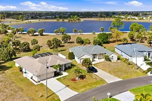 44 Sportsman Ln, Rotonda West, FL 33947 - Photo 4