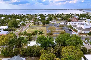 521 W Olympia Ave, Punta Gorda, FL 33950 - Photo 2
