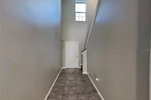 15320 Broad Brush Dr, Ruskin, FL 33573 - Photo 2