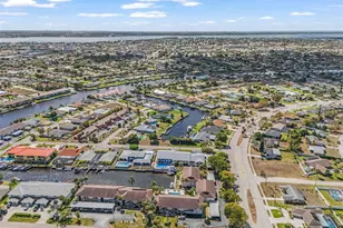 3935 Country Club Blvd, Cape Coral, FL 33904 - Photo 28