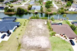 239 SW 28th Terrace, Cape Coral, FL 33914 - Photo 4