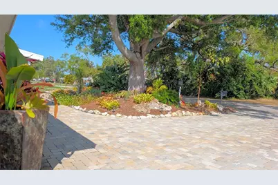 1212 Pineland Avenue, Venice, FL 34285 - Photo 2