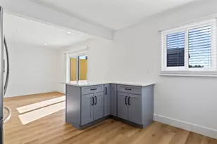 1013 Country Club Blvd, Cape Coral, FL 33990 - Photo 8