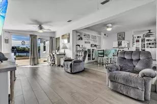 137 Poinsettia Cir NE, Port Charlotte, FL 33952 - Photo 6