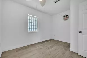 137 Poinsettia Cir NE, Port Charlotte, FL 33952 - Photo 18