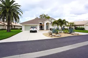 204 Carriage House Ln, Nokomis, FL 34275 - Photo 2