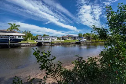 18546 Ashcroft Circle, Port Charlotte, FL 33948 - Photo 12
