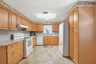 212 Martinique Rd, North Port, FL 34287 - Photo 14