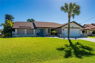 46 Bunker Ct, Rotonda West, FL 33947 - Photo 2