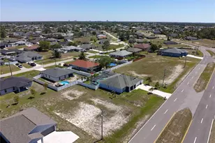 3605 W Gator Cir, Cape Coral, FL 33909 - Photo 8