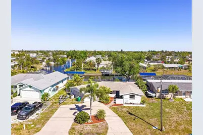 209 Deerfield Avenue NE, Port Charlotte, FL 33952 - Photo 6