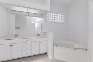 878 Chalmers Dr, Venice, FL 34293 - Photo 28