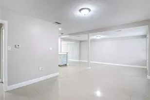 1328 Divot Ln, Tampa, FL 33612 - Photo 10