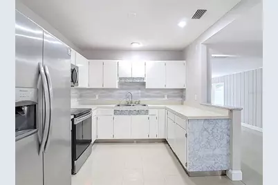 1328 Divot Lane, Tampa, FL 33612 - Photo 12