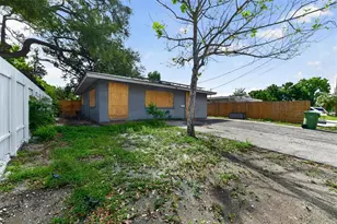 1423 18th St W, Bradenton, FL 34205 - Photo 12