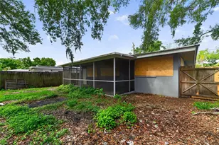 1423 18th St W, Bradenton, FL 34205 - Photo 6