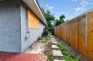 1423 18th St W, Bradenton, FL 34205 - Photo 10