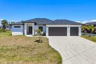 72 Tee View Rd, Rotonda West, FL 33947 - Photo 1
