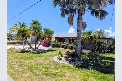 322 E Tarpon Boulevard NW, Port Charlotte, FL 33952 - Photo 2