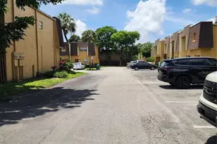 5733 Blueberry Ct, Lauderhill, FL 33313 - Photo 4