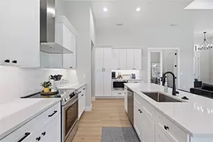 8105 Antwerp Cir, Port Charlotte, FL 33981 - Photo 10