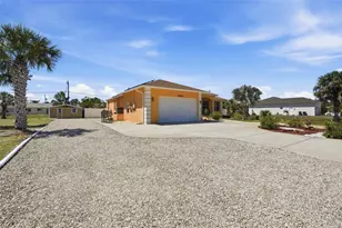 18319 Arapahoe Cir, Port Charlotte, FL 33948 - Photo 4