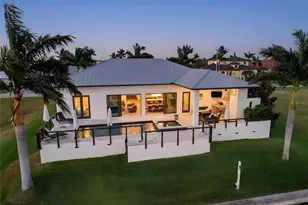 125 Colony Point Dr, Punta Gorda, FL 33950 - Photo 2