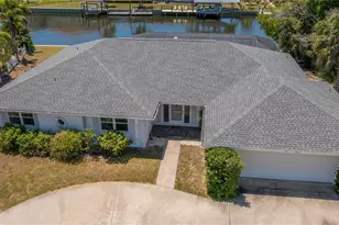 137 Sinclair St SE, Port Charlotte, FL 33952 - Photo 2