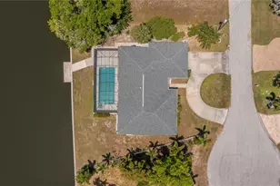 137 Sinclair St SE, Port Charlotte, FL 33952 - Photo 4