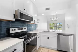 436 Cerromar Ln, Venice, FL 34293 - Photo 2
