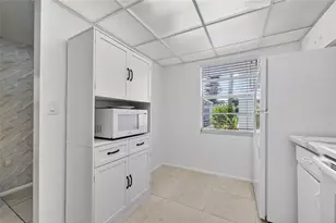 741 Capri Isles Blvd, Venice, FL 34292 - Photo 14