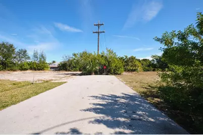 201 SW 40th Street, Cape Coral, FL 33914 - Photo 2