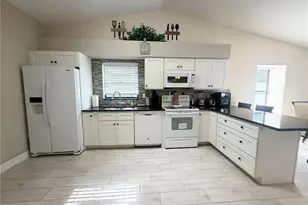 3612 75 Dr E, Sarasota, FL 34243 - Photo 8