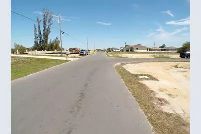 1910 NE 8th Place, Cape Coral, FL 33909 - Photo 12