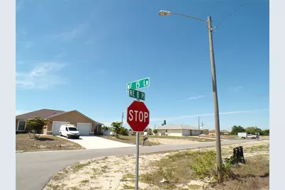 821 NE 15th Lane, Cape Coral, FL 33909 - Photo 2