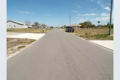 821 NE 15th Lane, Cape Coral, FL 33909 - Photo 22