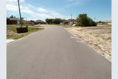 825 NE 15th Lane, Cape Coral, FL 33909 - Photo 20